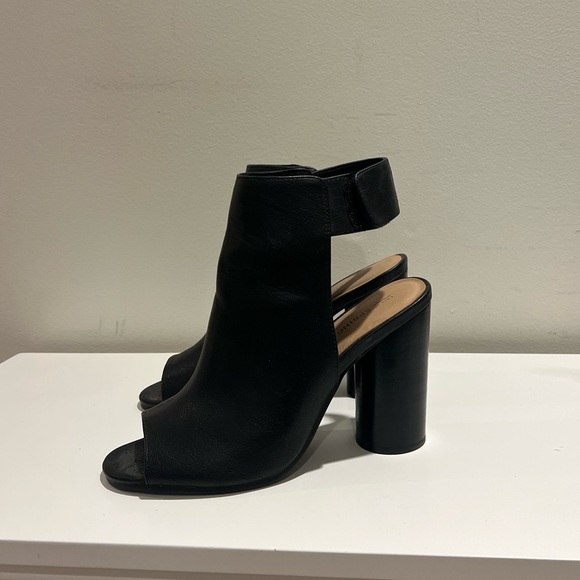 Call it Spring Wedges - Picture 6 of 6